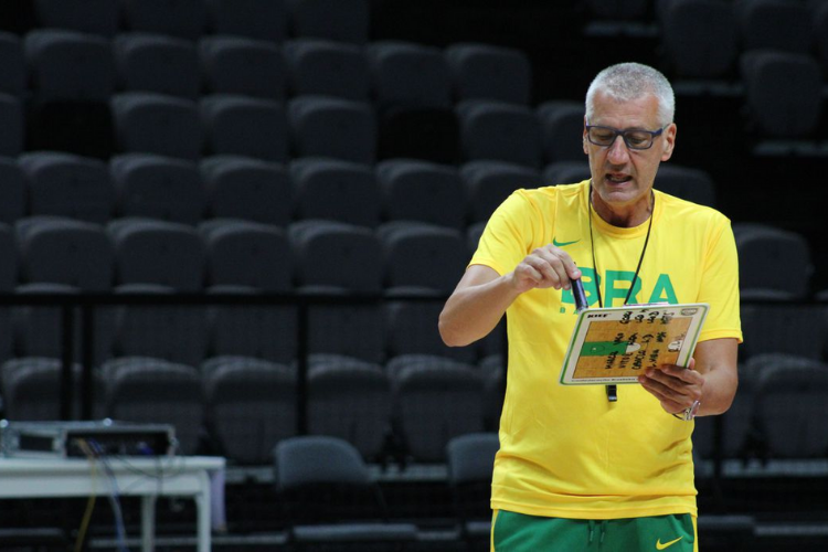 Aleksandar Petrovic deixa comando tcnico da seleo brasileira de basquete
